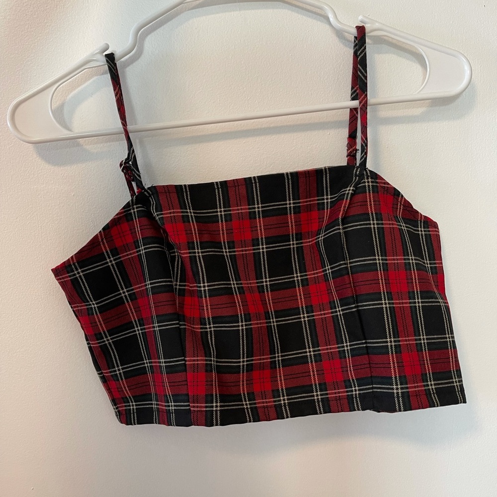 Garage cropped Christmas top